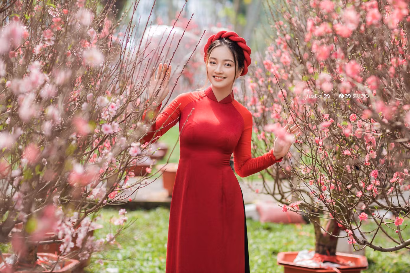 Thiếu nữ Sài Thành rất tự tin khi diện áo dài.