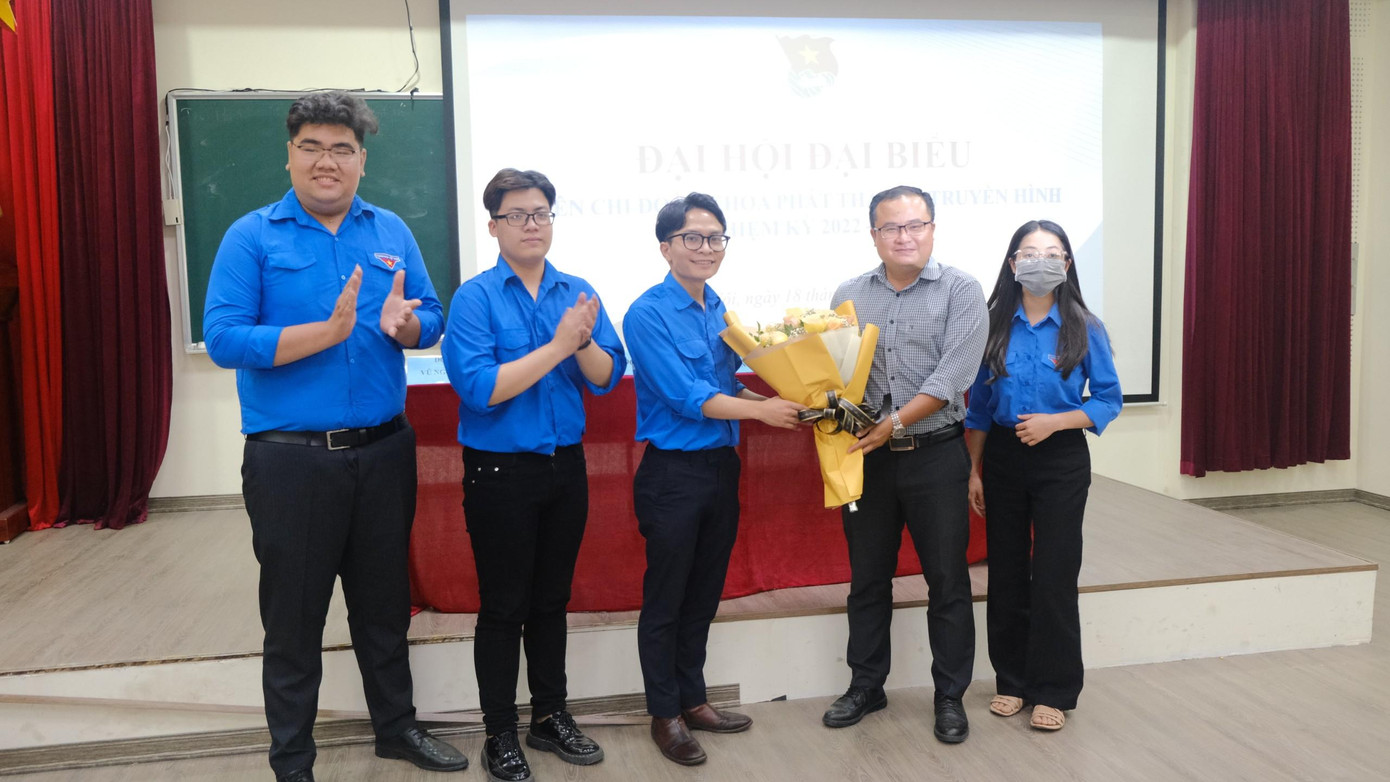 Ngọc Quỳnh tại Đại hội đại biểu Liên chi Đoàn khoa Phát thanh - Truyền hình, Học viện Báo chí và Tuyên truyền nhiệm kỳ 2022-2024. Ngọc Quỳnh tại Đại hội đại biểu Liên chi Đoàn khoa Phát thanh - Truyền hình, Học viện Báo chí và Tuyên truyền nhiệm kỳ 2022-2024.