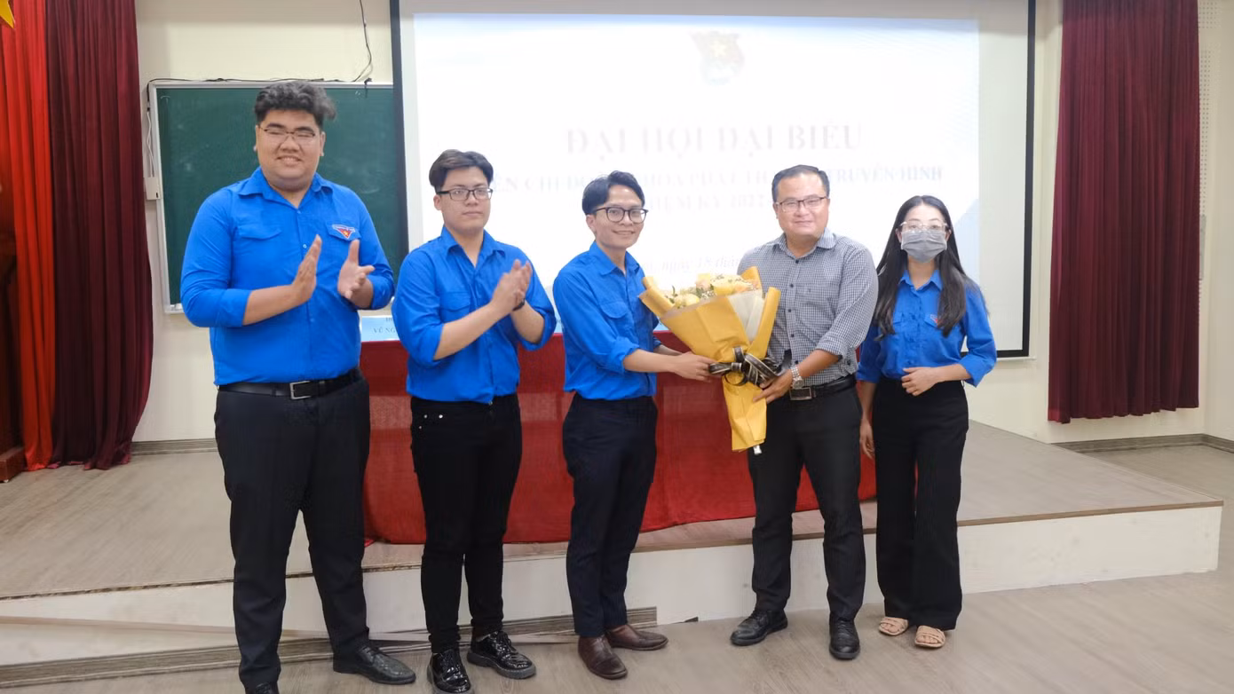 Ngọc Quỳnh tại Đại hội đại biểu Liên chi Đoàn khoa Phát thanh - Truyền hình, Học viện Báo chí và Tuyên truyền nhiệm kỳ 2022-2024.