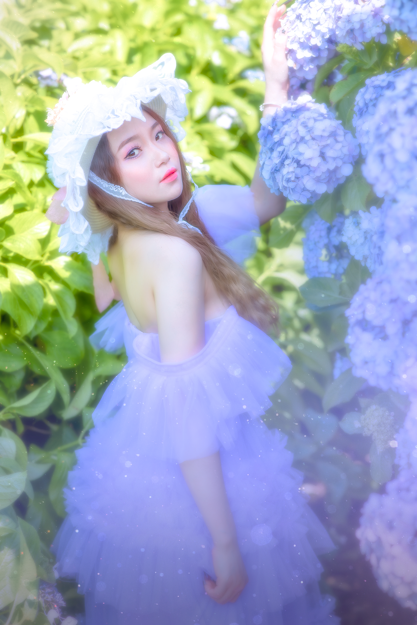 Nhiều người mong muốn sang nước ngoài sẽ lấy chồng ngoại quốc và định cư luôn ở đó, nhưng với Mai Hương, tìm kiếm được một tình yêu thật lòng và chân thành rất khó, đặc biệt là ở xứ người. Nhiều người mong muốn sang nước ngoài sẽ lấy chồng ngoại quốc và định cư luôn ở đó, nhưng với Mai Hương, tìm kiếm được một tình yêu thật lòng và chân thành rất khó, đặc biệt là ở xứ người.