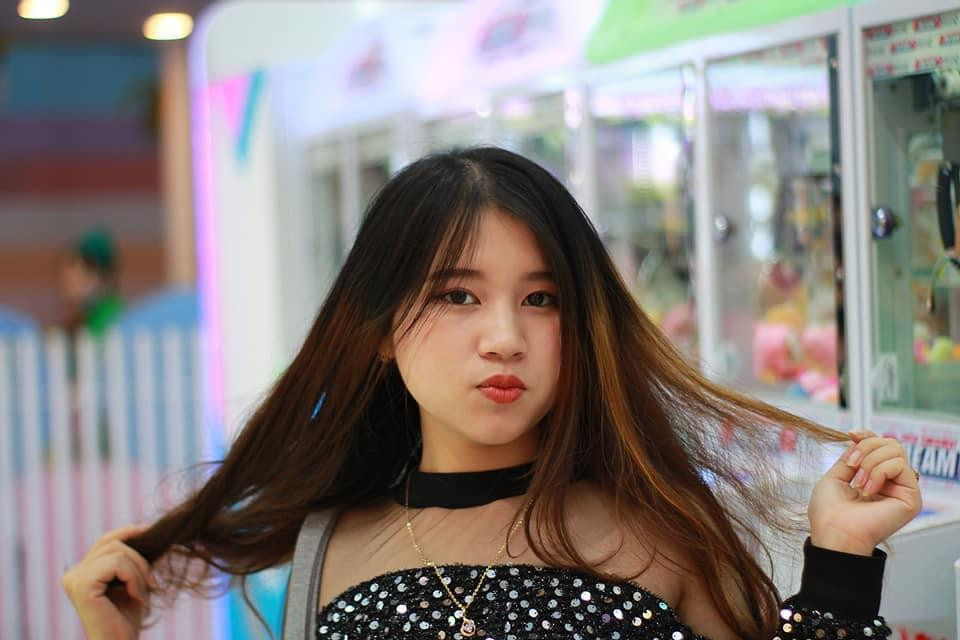 Nguyễn Tuyết xuất sắc tốt nghiệp cử nhân Khoa Tiếng Anh, Trường Đại học Thương mại.