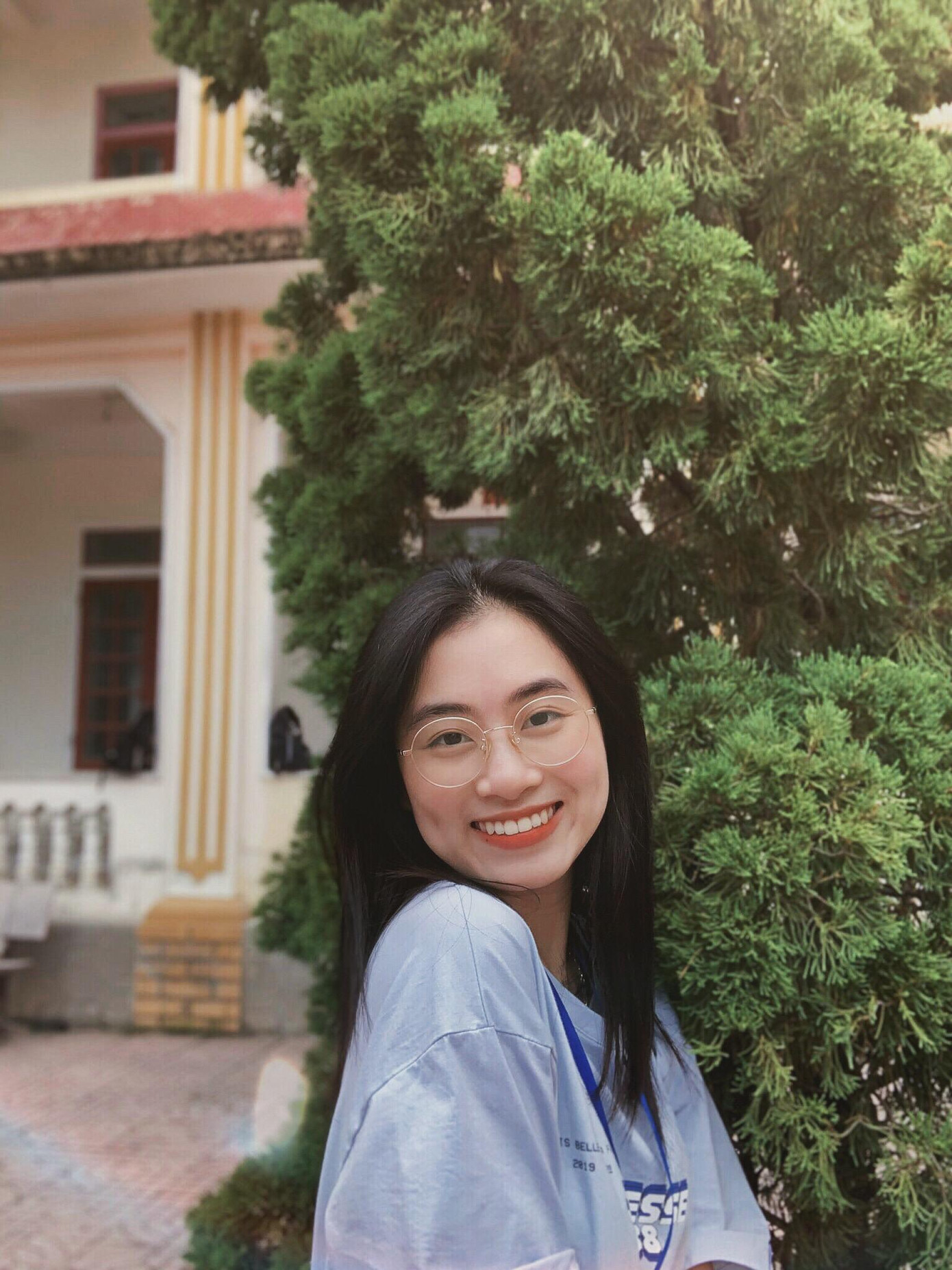 Quan điểm sống của Tố Uyên: “Nếu đã có cơ hội làm người thì mình phải làm một phiên bản tốt nhất và phiên bản đó do mình tự tạo ra. Hãy mỉm cười và tiếp tục cố gắng!”