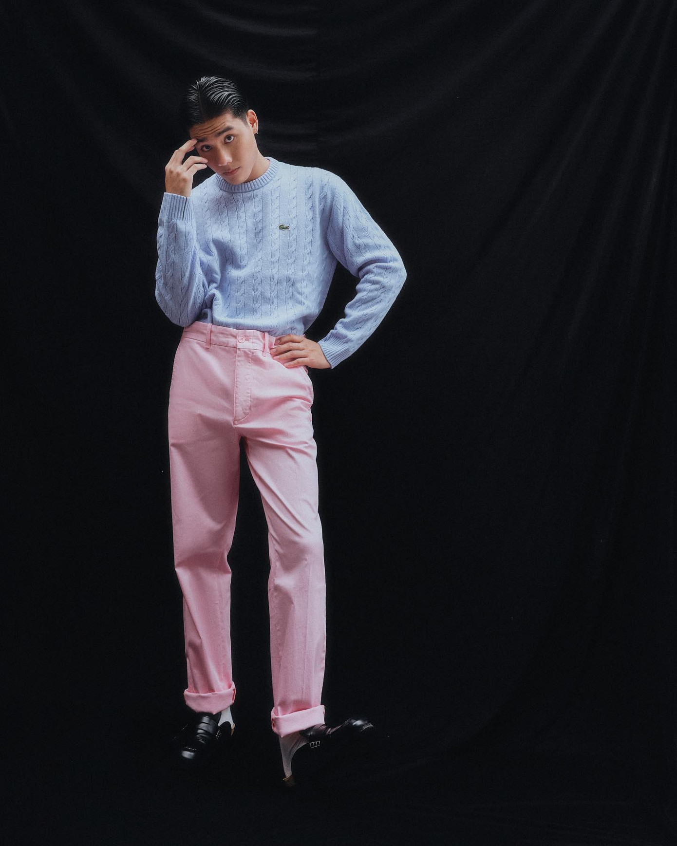 Đam mê muốn trở thành người mẫu chuyên nghiệp từ nhỏ, Hoàng Long luôn gây ấn tượng bởi những shoot hình chỉn chu, mới lạ.