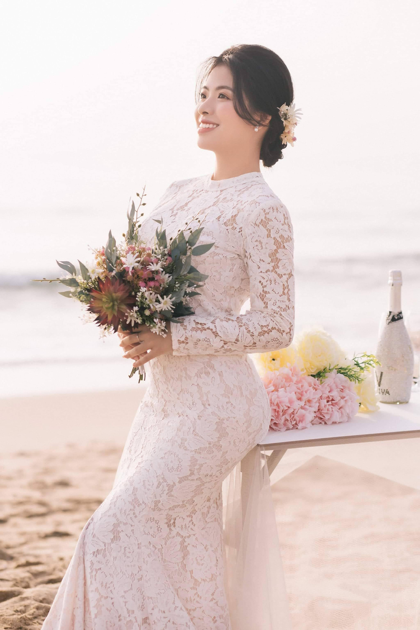 Khánh Vân cũng rất thích chụp ảnh, từ những năm Trung học phổ thông, mỗi khi có thời gian rảnh, Vân đều thường xuyên làm mẫu cho các concept chụp hình, mẫu váy cưới, mẫu Gym,...