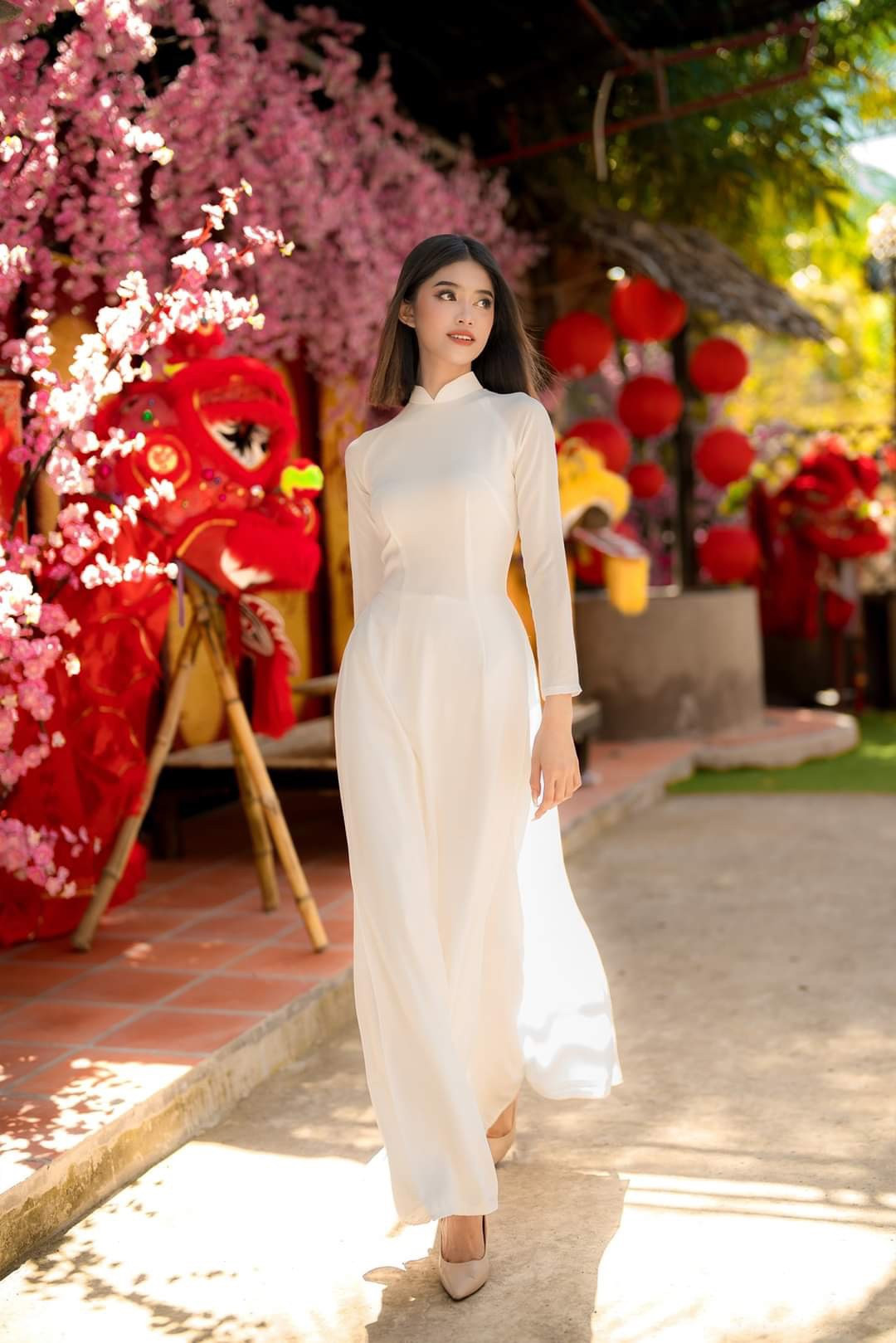 Cô gái trẻ sớm hình thành cho mình một phong cách và nguyên tắc sống để vươn xa hơn và mong ước có một tương lai tốt đẹp.