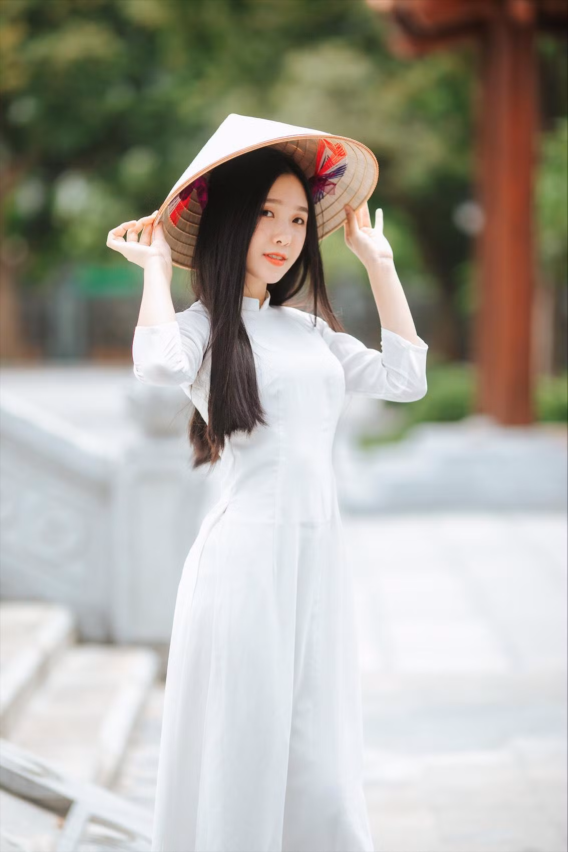 Nguyễn Minh Phương (sinh năm 2002) hiện đang là sinh viên năm hai chuyên ngành Diễn viên kịch, điện ảnh – truyền hình của trường Đại học Sân khấu – Điện ảnh Hà Nội.