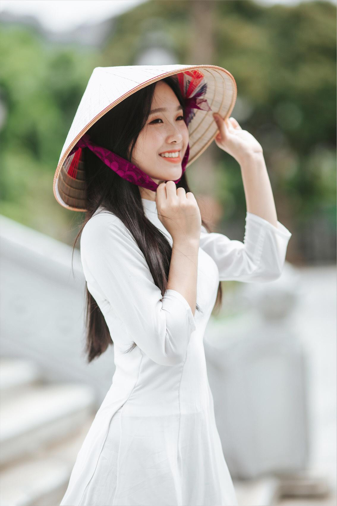 Minh Phương đỗ thủ khoa đầu vào K40 (hệ vừa học vừa làm), luôn giữ vững và đạt được điểm tuyệt đối trong học tập.