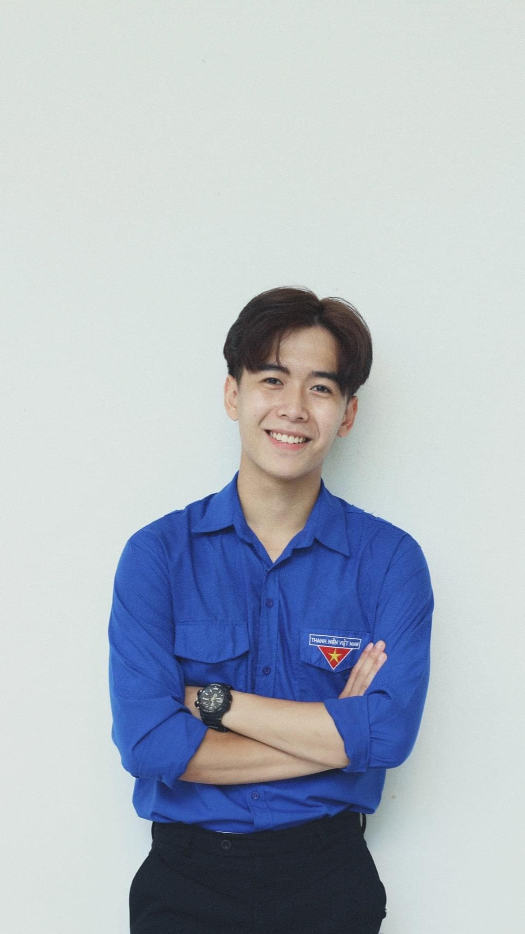 Nguyễn Đặng Nhật Anh là sinh viên năm thứ ba ngành Tài chính - Ngân hàng, trường Đại học Kinh tế - Luật (ĐHQG TP. HCM). Nguyễn Đặng Nhật Anh là sinh viên năm thứ ba ngành Tài chính - Ngân hàng, trường Đại học Kinh tế - Luật (ĐHQG TP. HCM).