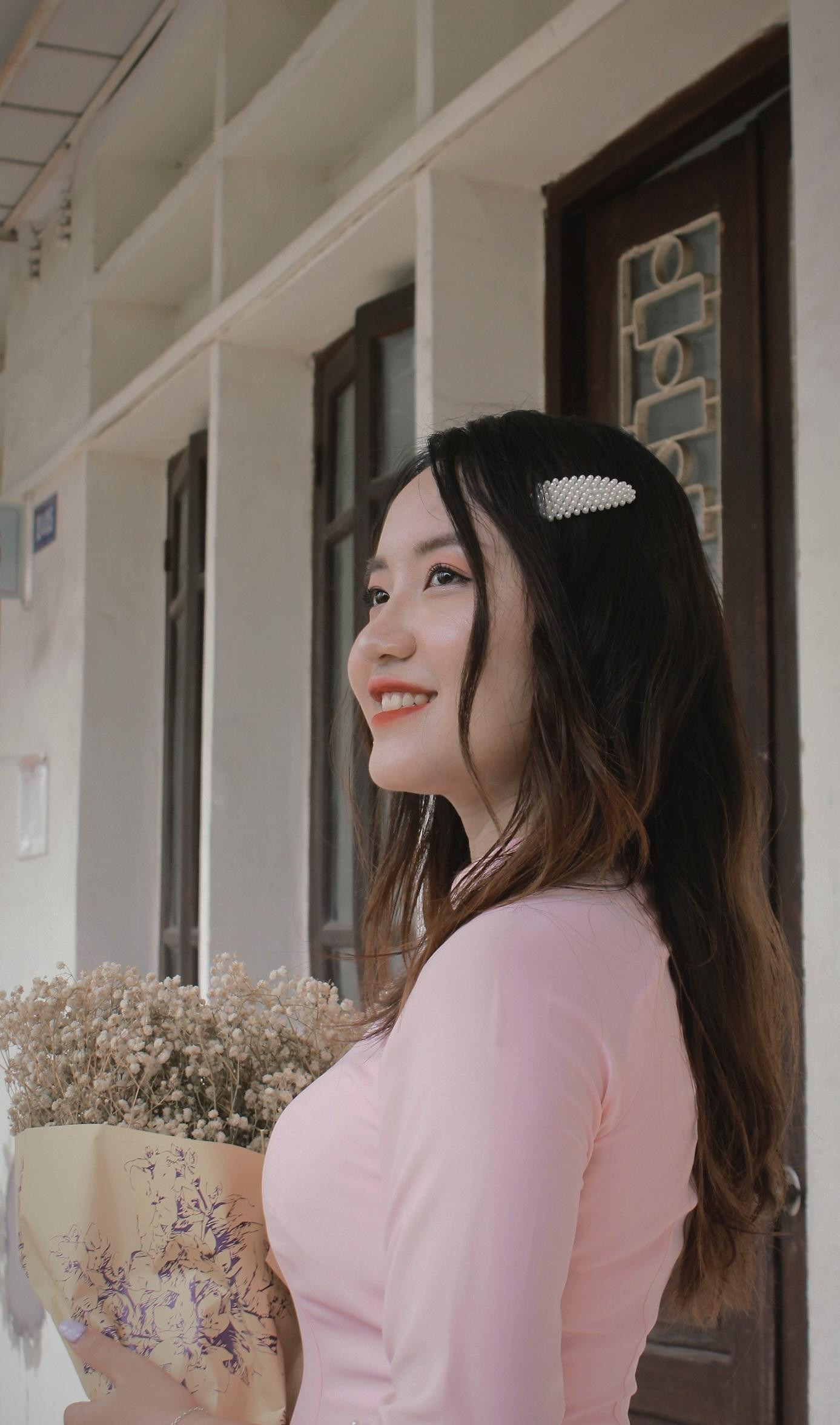 Hoa Minh trong bộ ảnh kỷ yếu tốt nghiệp Đại học. Hoa Minh trong bộ ảnh kỷ yếu tốt nghiệp Đại học.