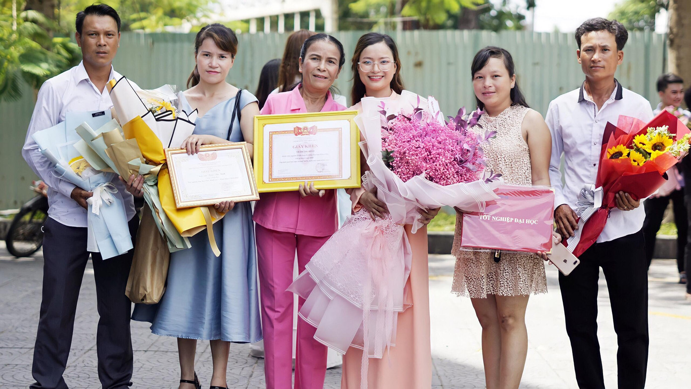 Gia đình là động lực để Bình có được kết quả xứng đáng như ngày hôm nay. Gia đình là động lực để Bình có được kết quả xứng đáng như ngày hôm nay.