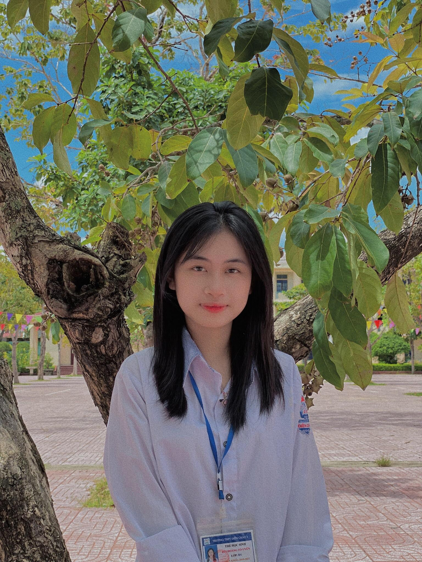 Tố Uyên có sở thích ca hát, đánh đàn và thường dành thời gian viết tản văn lưu lại những khoảnh khắc, cảm xúc của bản thân.