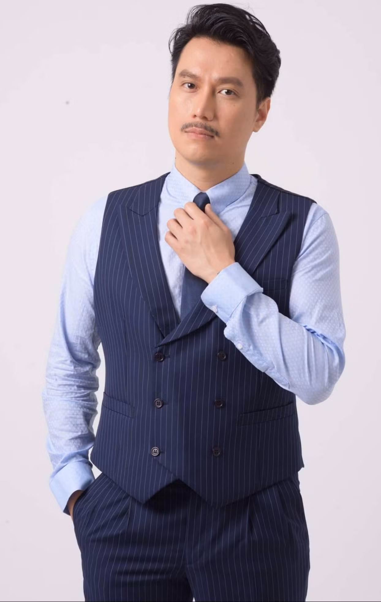 Diễn viễn Việt Anh với tạo hình trong phim.
