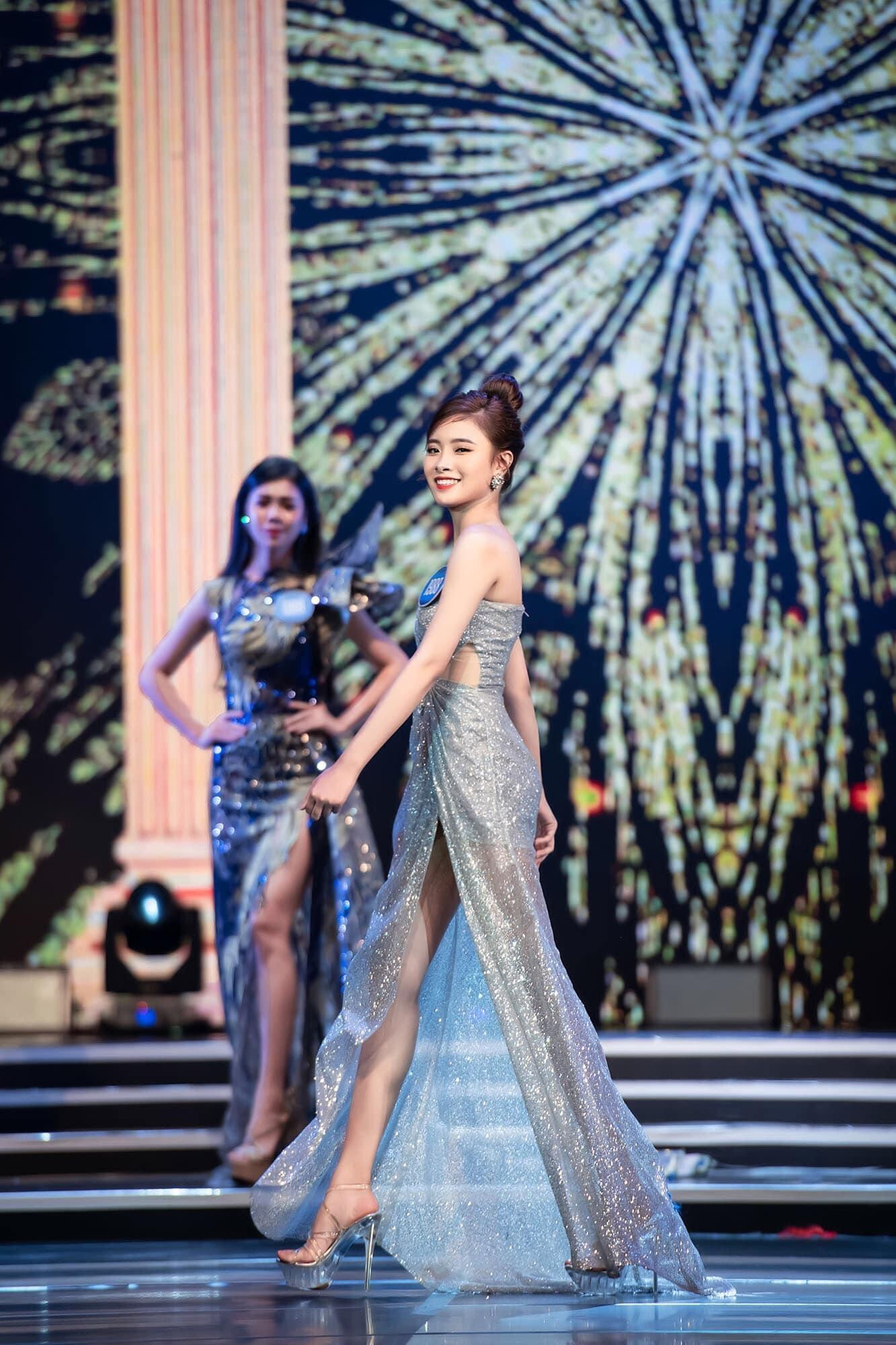 Minh Trang dần tự tin, tỏa sáng trên ánh đèn sân khấu của các cuộc thi sắc đẹp.