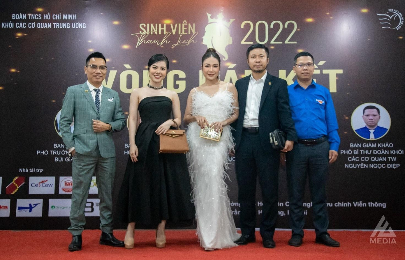 Hình ảnh Ban giám khảo Vòng Bán kết. Hình ảnh Ban giám khảo Vòng Bán kết.