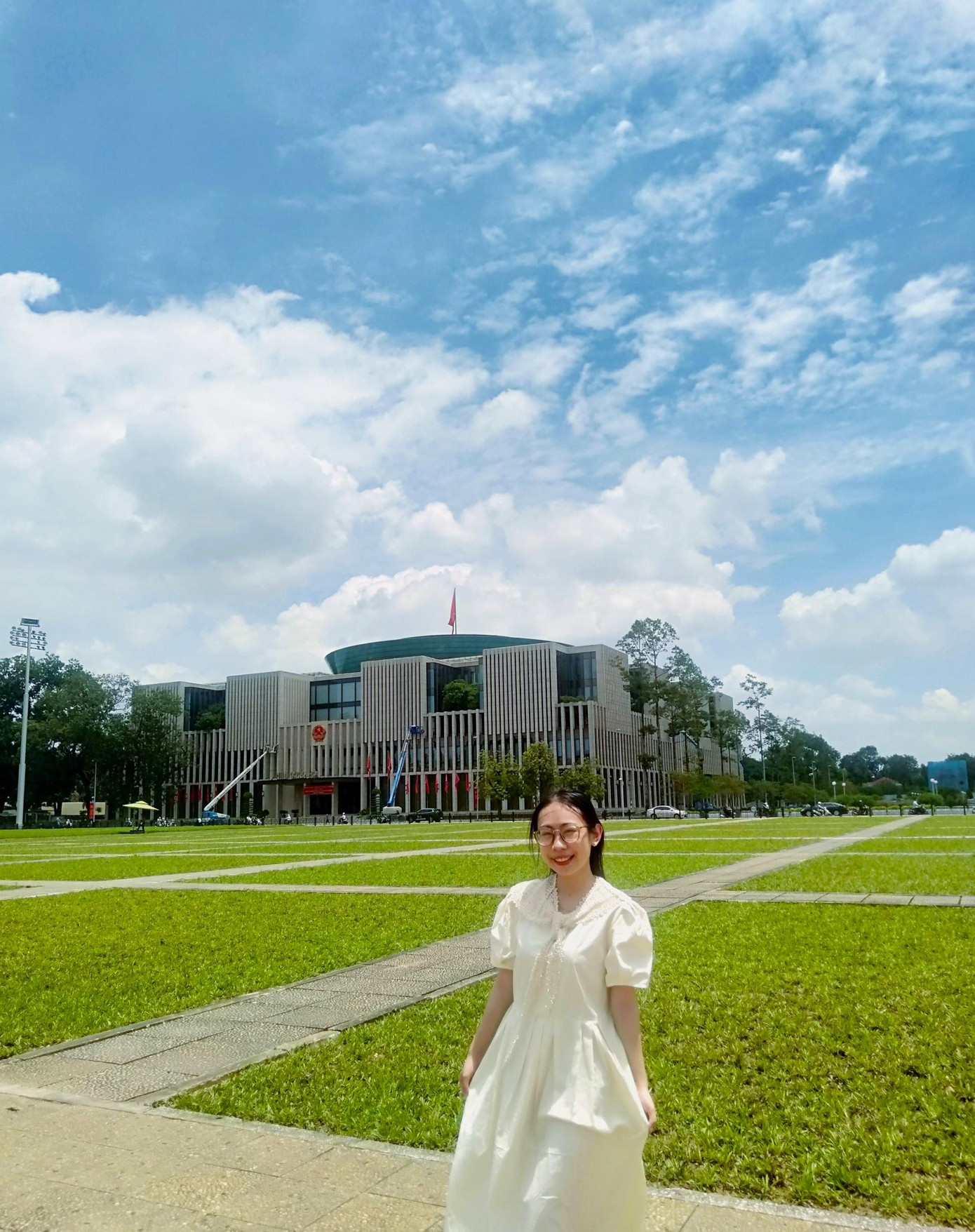 Hương Giang mong muốn: "Đặc biệt hơn, điều mình muốn được thực hiện nhất trong dịp lễ 2/9 năm nay là được tham dự nghi lễ Thượng cờ thiêng liêng tại Quảng trường Ba Đình lịch sử, được chứng kiến lá cờ đỏ sao vàng tung bay kiêu hãnh trên bầu trời tự do, độc lập trong tiếng quốc ca hùng tráng."