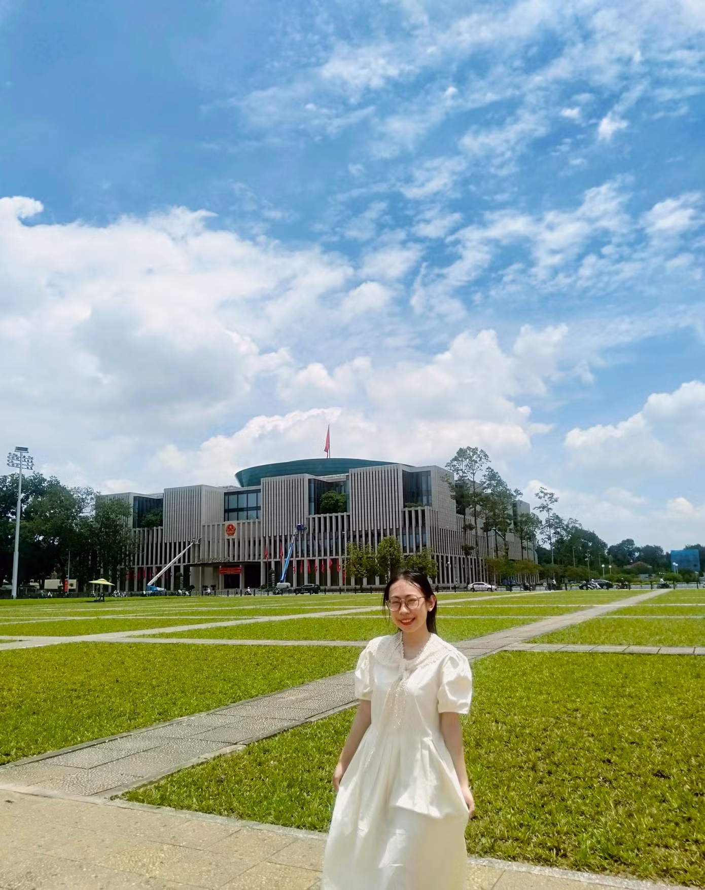 Hương Giang mong muốn: "Đặc biệt hơn, điều mình muốn được thực hiện nhất trong dịp lễ 2/9 năm nay là được tham dự nghi lễ Thượng cờ thiêng liêng tại Quảng trường Ba Đình lịch sử, được chứng kiến lá cờ đỏ sao vàng tung bay kiêu hãnh trên bầu trời tự do, độc lập trong tiếng quốc ca hùng tráng."