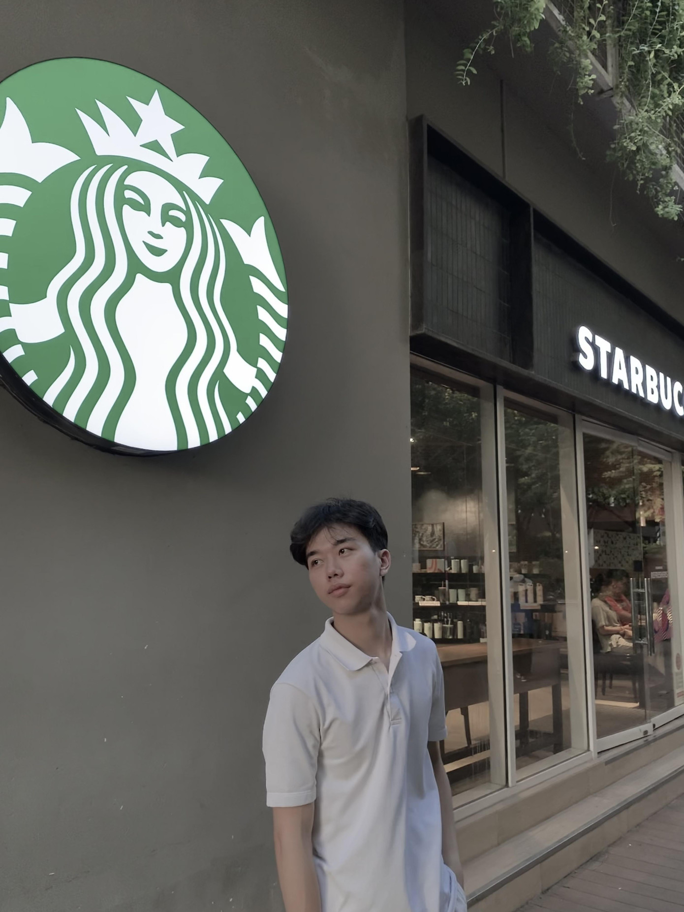 Không chỉ là một Tiktoker sở hữu lượng theo dõi lớn, Đỗ Văn Linh còn có thành tích học tập tốt tại ngôi trường đang theo học - Trường Đại học Kinh tế Quốc dân.