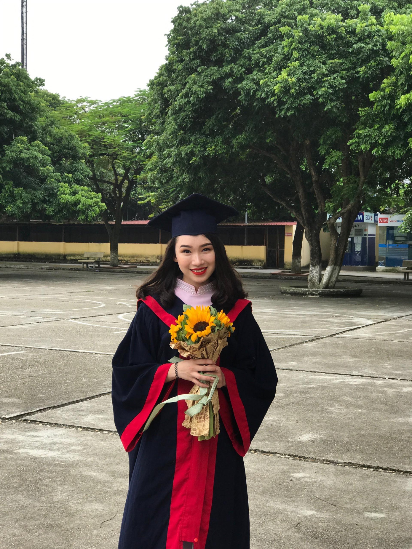 Cô luôn tâm niệm rằng không bao giờ được ngừng học hỏi, không được để một phần tuổi trẻ bị trôi qua hoài phí.