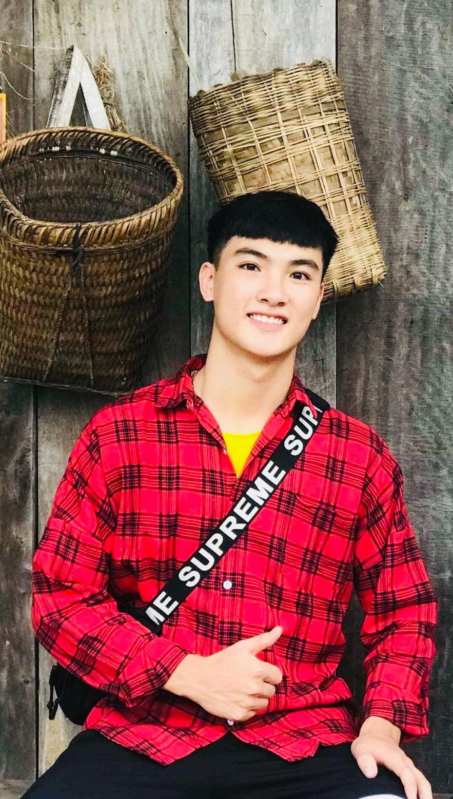 Nguyễn Thành Công (2002) quê Thanh Ba, Phú Thọ, là sinh viên Trường Đại học Y- Dược, Đại học Thái Nguyên. Nguyễn Thành Công (2002) quê Thanh Ba, Phú Thọ, là sinh viên Trường Đại học Y- Dược, Đại học Thái Nguyên.