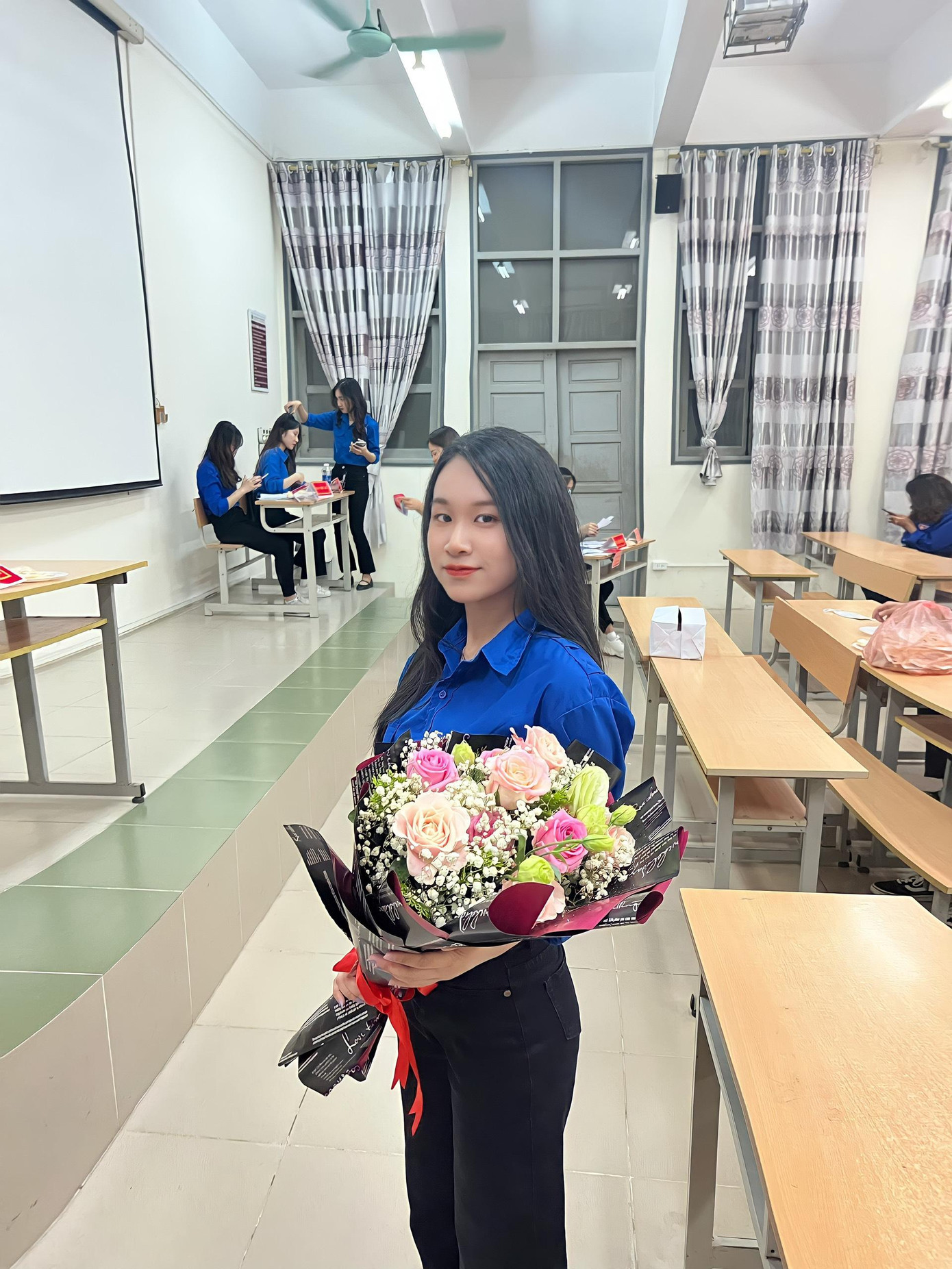 Ngoài các giờ học trên lớp, Huyền Anh cũng luôn dành thời gian tham gia các hoạt động Đoàn - Hội.