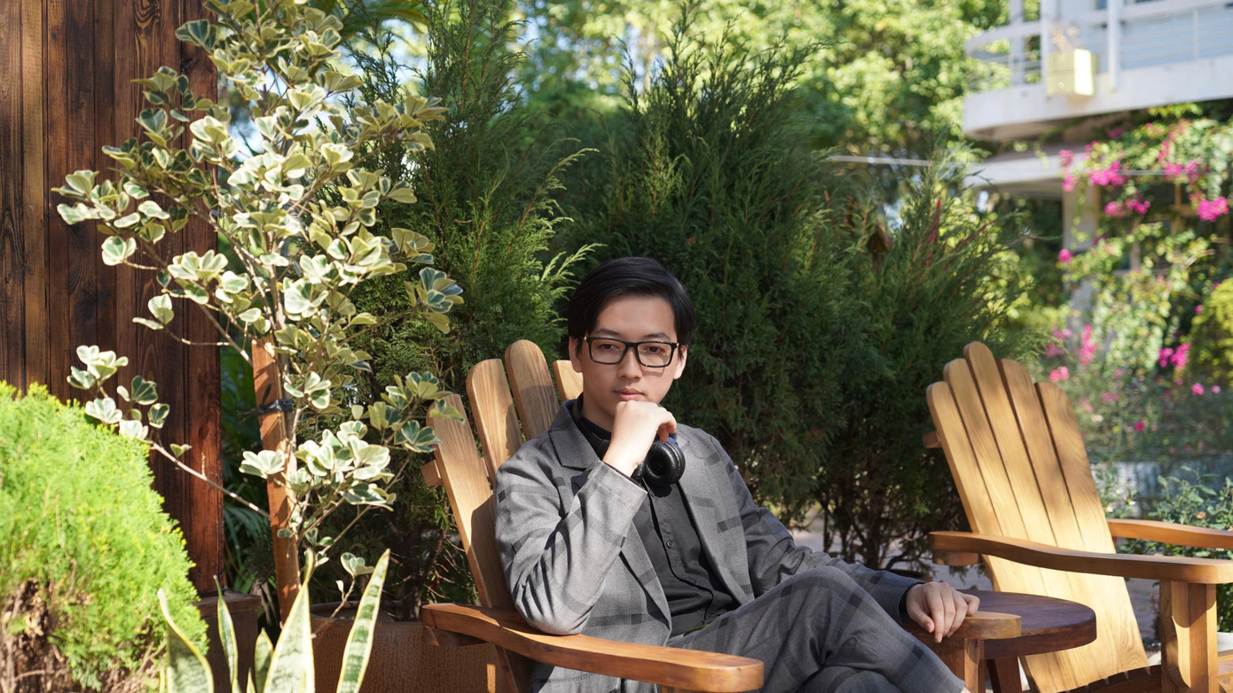 Trước khi trở thành quân nhân, Thanh Tú là giáo viên dành trọn tình yêu và sự nhiệt huyết với bộ môn âm nhạc. Trước khi trở thành quân nhân, Thanh Tú là giáo viên dành trọn tình yêu và sự nhiệt huyết với bộ môn âm nhạc.