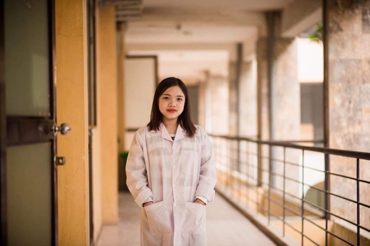 Ấp ủ về những dự án bảo vệ môi trường, Phương không ngừng học hỏi tham gia nghiên cứu các đề tài khoa học do Khoa, Trường tổ chức. Ấp ủ về những dự án bảo vệ môi trường, Phương không ngừng học hỏi tham gia nghiên cứu các đề tài khoa học do Khoa, Trường tổ chức.