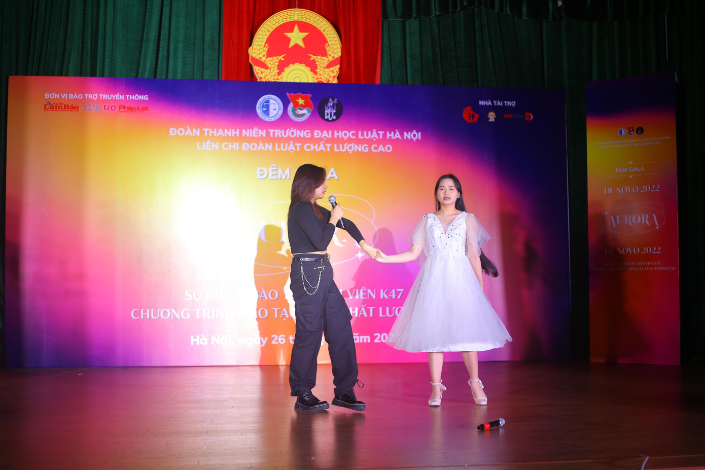 Các tiết mục văn nghệ đặc sắc trong chương trình. Các tiết mục văn nghệ đặc sắc trong chương trình.