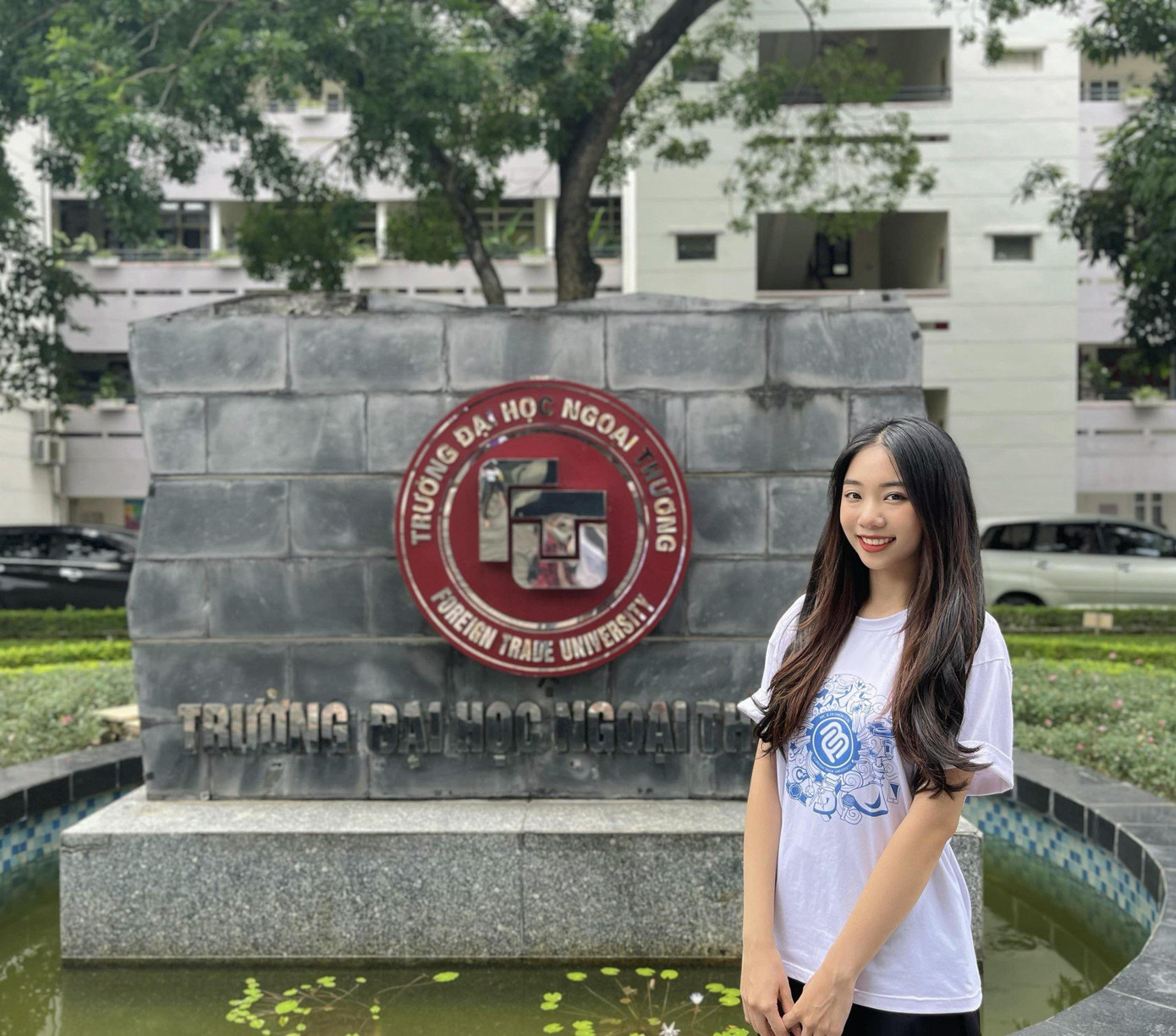 Dương là sinh viên K60 chuyên ngành Quản trị khách sạn Quốc tế liên kết với Vatel, Pháp, Trường Đại học Ngoại Thương. Dương là sinh viên K60 chuyên ngành Quản trị khách sạn Quốc tế liên kết với Vatel, Pháp, Trường Đại học Ngoại Thương.