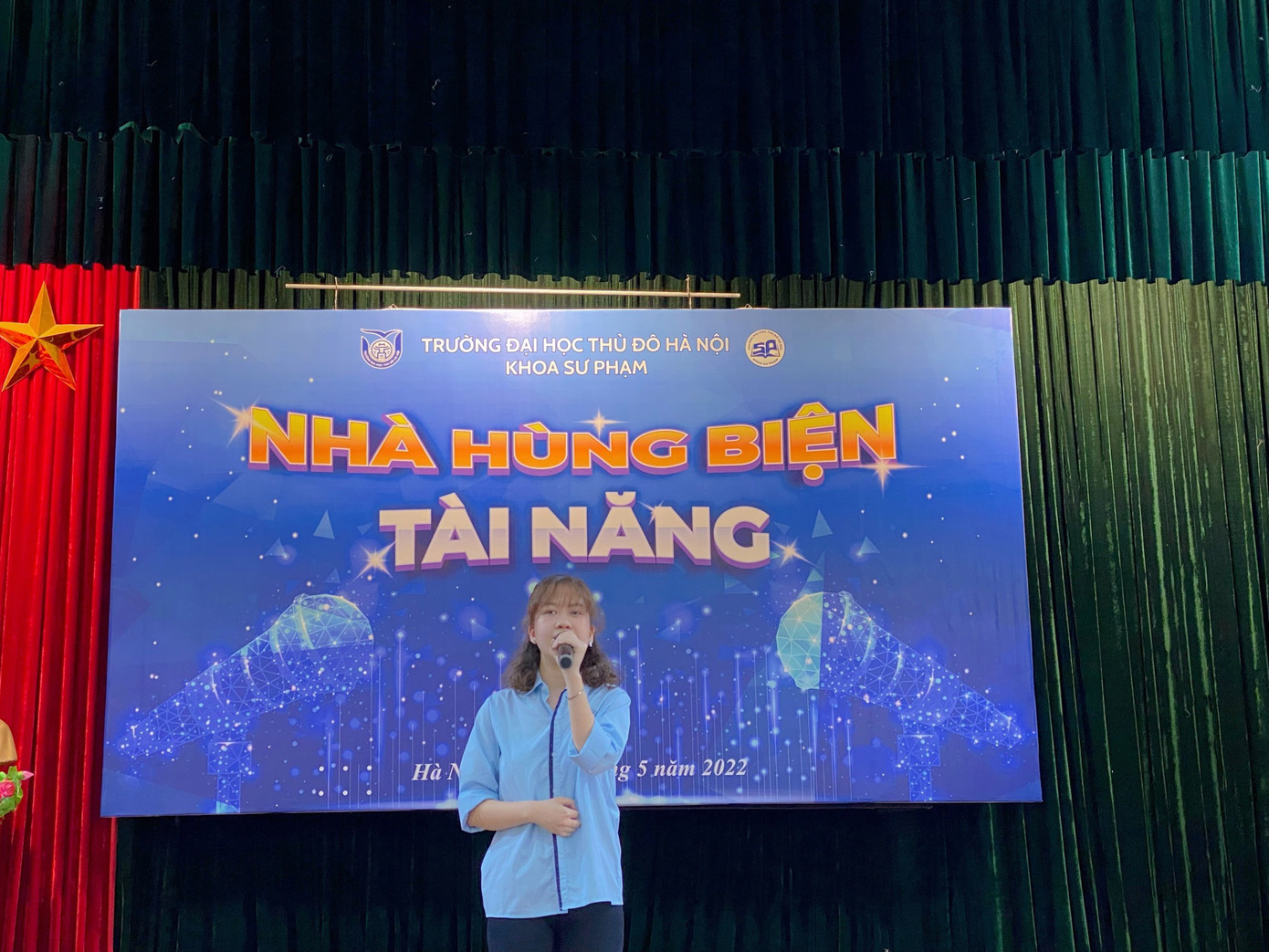 Cô tham gia Chương trình Nhà hùng biện tài năng do Khoa Sư phạm, Trường Đại học Thủ đô Hà Nội tổ chức.