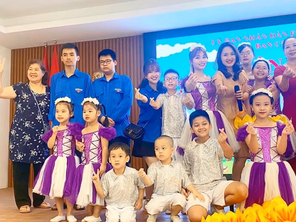 Hà Phương tích cực tham gia các hoạt động ngoại khóa tại nhà trường.