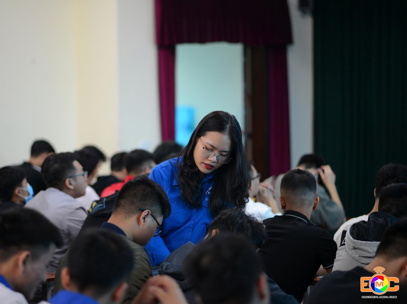 Hoạt động tình nguyện giúp nữ sinh có thêm trải nghiệm trong quãng đời là sinh viên. Ảnh: NVCC