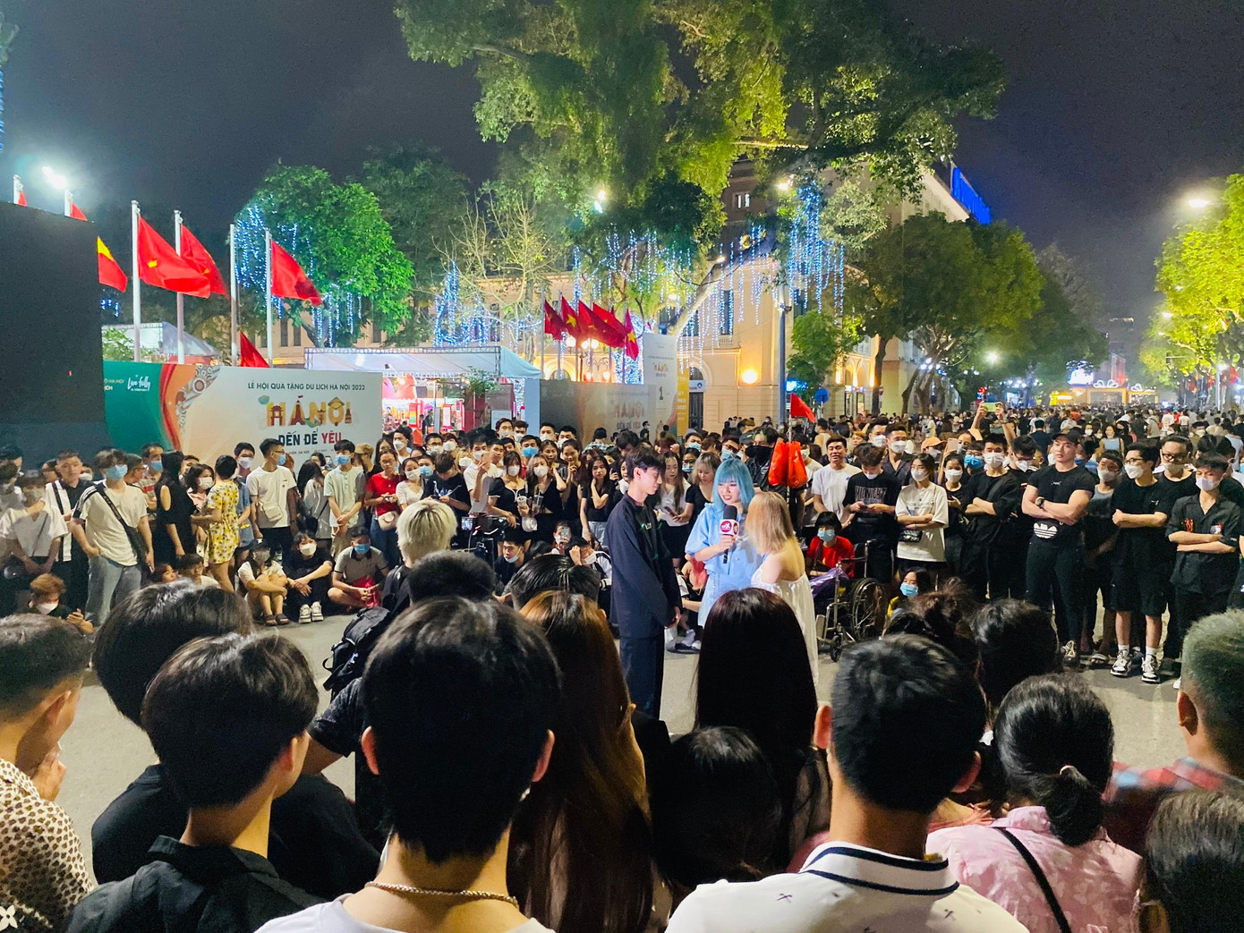 Chương trình ghép đôi cùng người lạ trên phố đi bộ thu hút sự quan tâm, theo dõi của đông đảo các bạn trẻ.