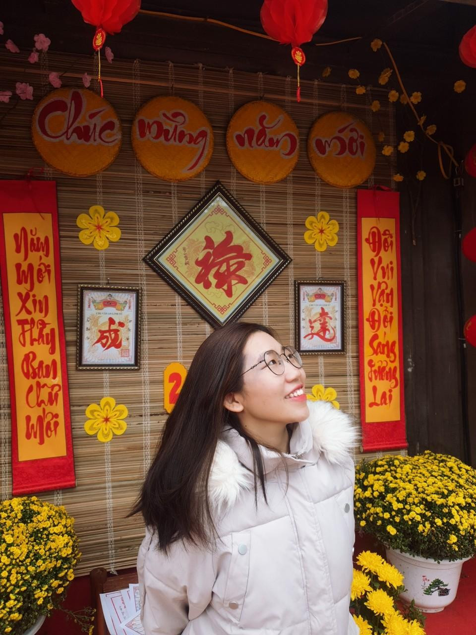 Nguyệt Hằng luôn nỗ lực trở thành một cô gái vui tươi, lạc quan, thiện lương.