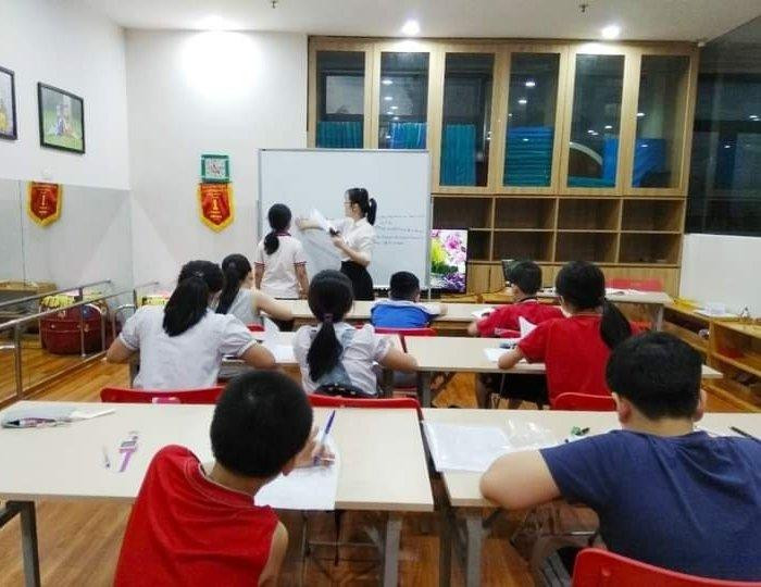 Một buổi dạy Bồi dưỡng ôn thi Chuyên ngữ của cô giáo trẻ. Một buổi dạy Bồi dưỡng ôn thi Chuyên ngữ của cô giáo trẻ.