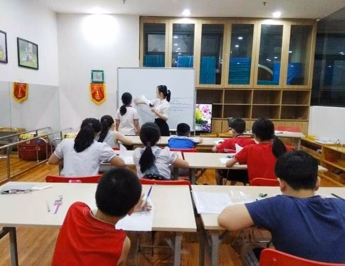 Một buổi dạy Bồi dưỡng ôn thi Chuyên ngữ của cô giáo trẻ.