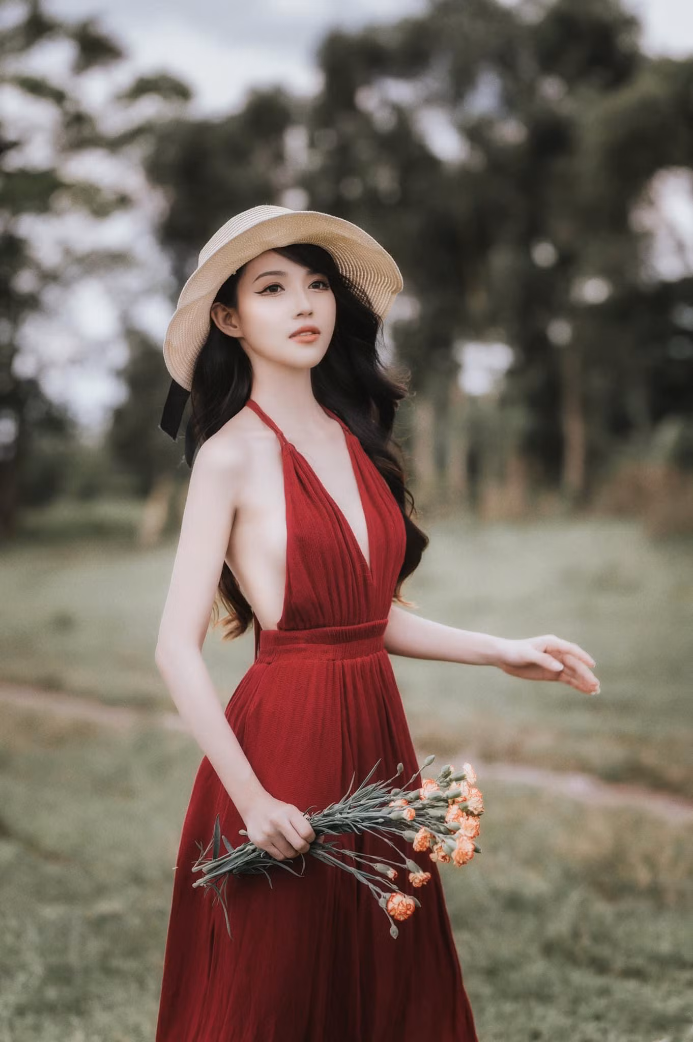 Hồng Nhi nhận ra rằng, mọi việc diễn đến trong cuộc đời ai đó đều có lý do của nó.
