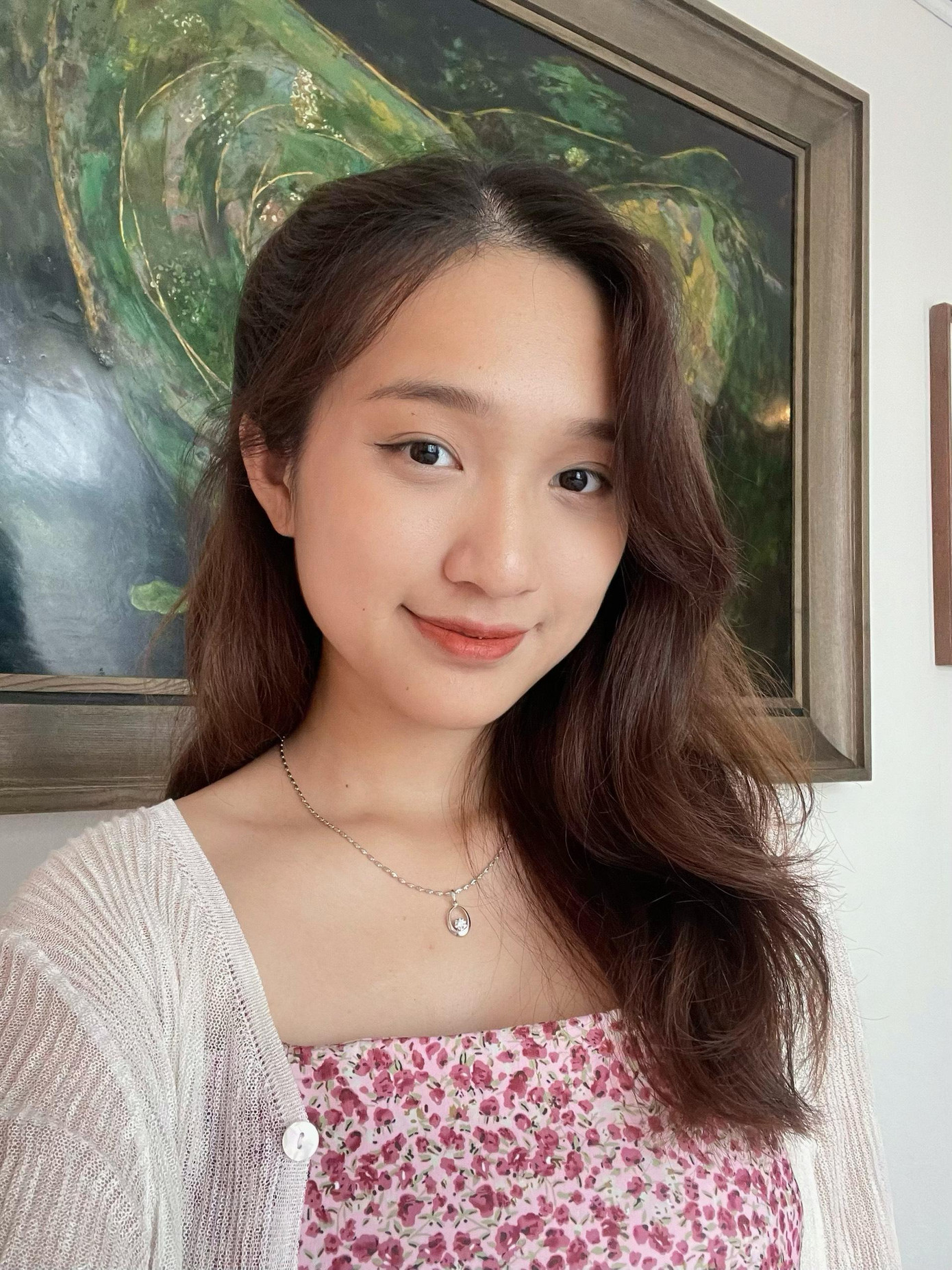 Trần Mai Linh (sinh năm 2003) là sinh viên năm hai, ngành Kinh doanh quốc tế, Học viện Ngoại giao.