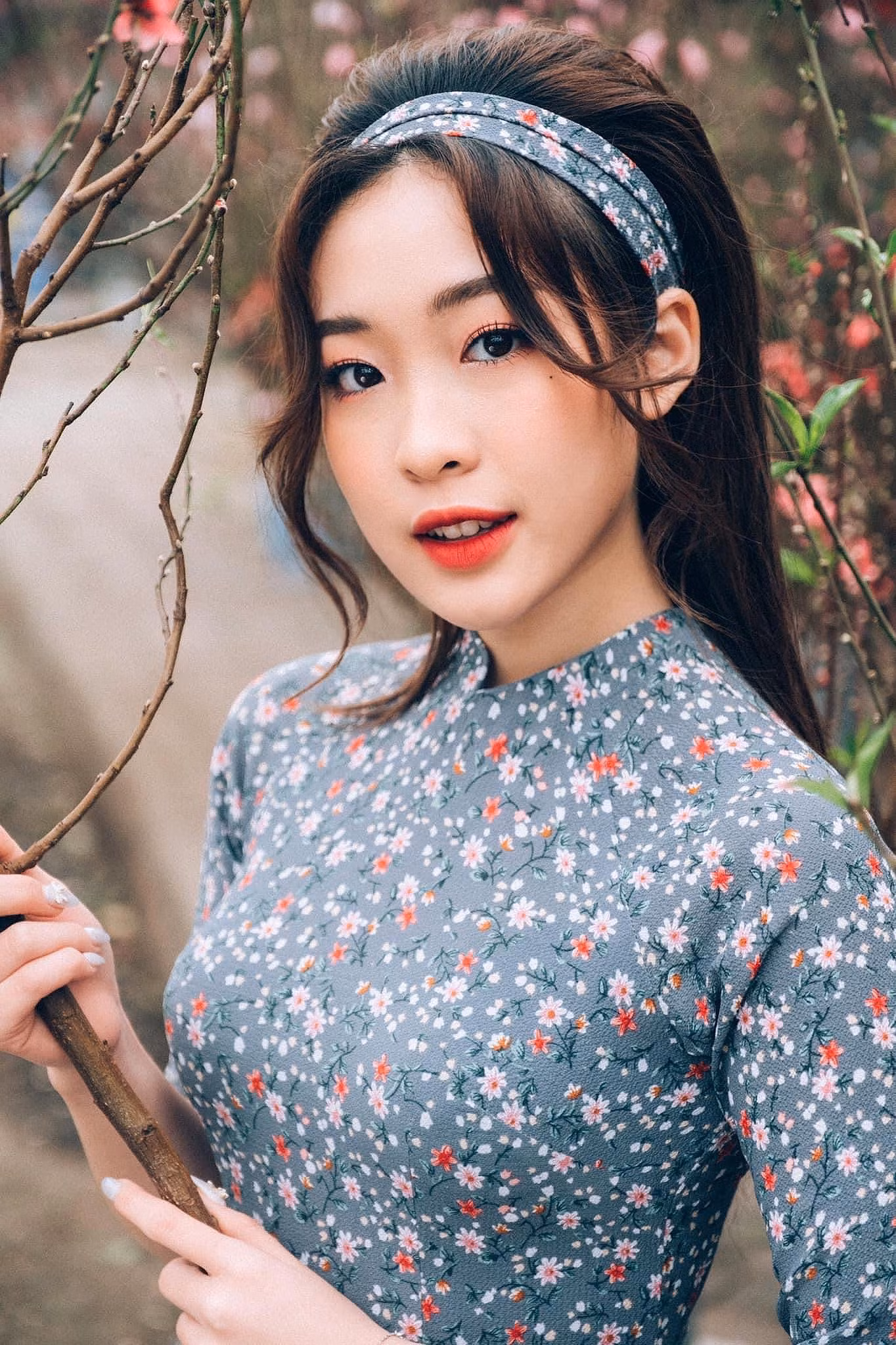 Là cô nàng xinh đẹp tài năng, tài khoản mạng xã hội Facebook “Hằngg Nhi” thu hút hàng ngàn người theo dõi, mỗi bức ảnh đăng tải nhận được đông đảo lượng bạn trẻ yêu thích và khen ngợi. Ảnh: NVCC