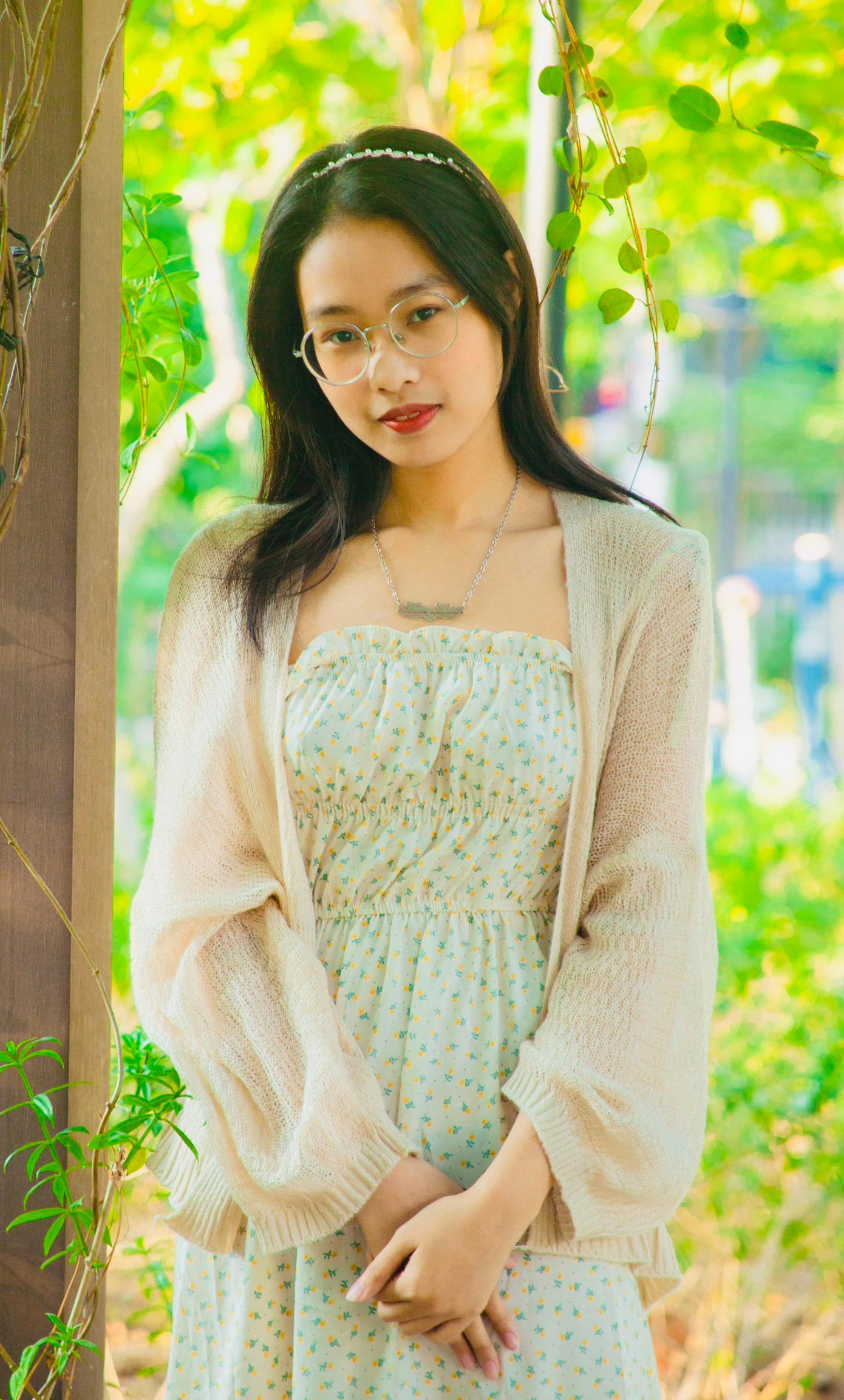 Hương Hạnh (sinh năm 2003) sinh ra và lớn lên tại Vĩnh Phúc. Hương Hạnh (sinh năm 2003) sinh ra và lớn lên tại Vĩnh Phúc.