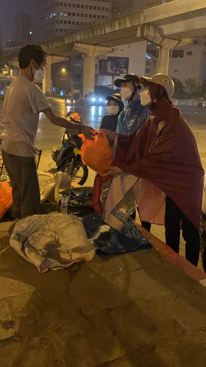 "Yêu thương cho đi là yêu thương còn mãi".
