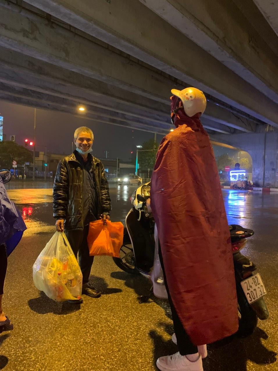 Các bạn sinh viên đem tới nụ cười hạnh phúc cho mọi người. Các bạn sinh viên đem tới nụ cười hạnh phúc cho mọi người.