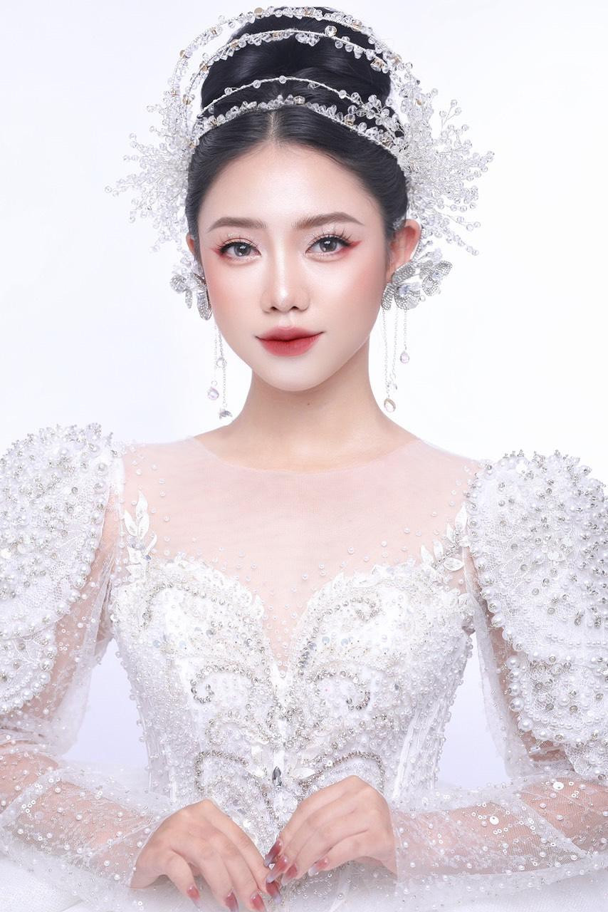 Lê Hà Phương (sinh năm 2003) hiện đang theo học ngành Luật tại Học viện Thanh thiếu niên Việt Nam.