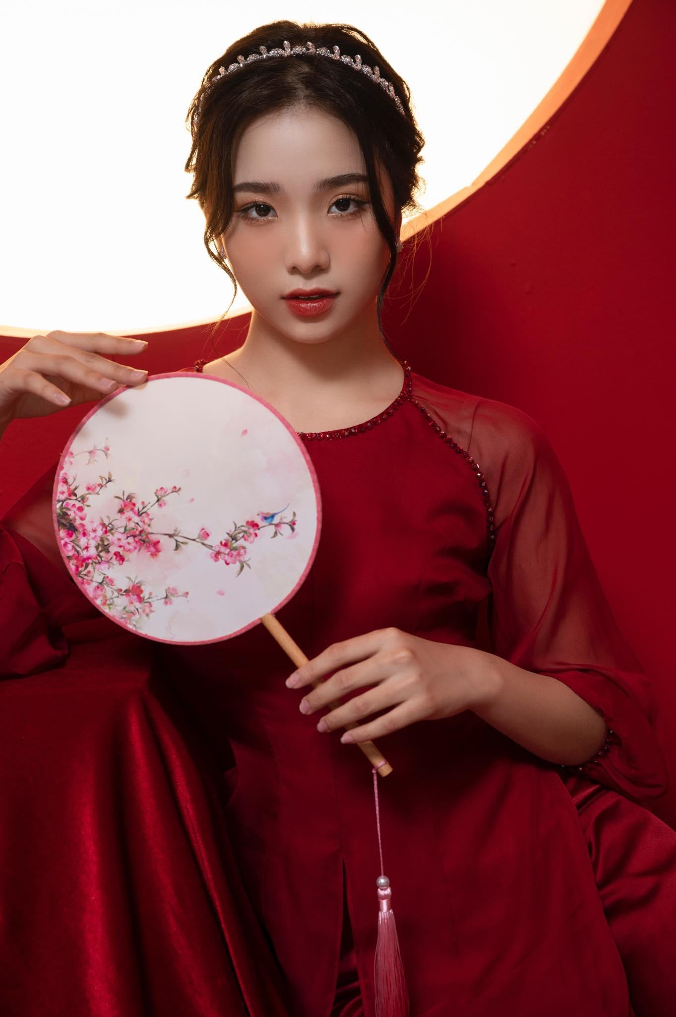 Nữ sinh hy vọng về một năm 2022 nhiều may mắn và thành công. Ảnh: NVCC Nữ sinh hy vọng về một năm 2022 nhiều may mắn và thành công. Ảnh: NVCC