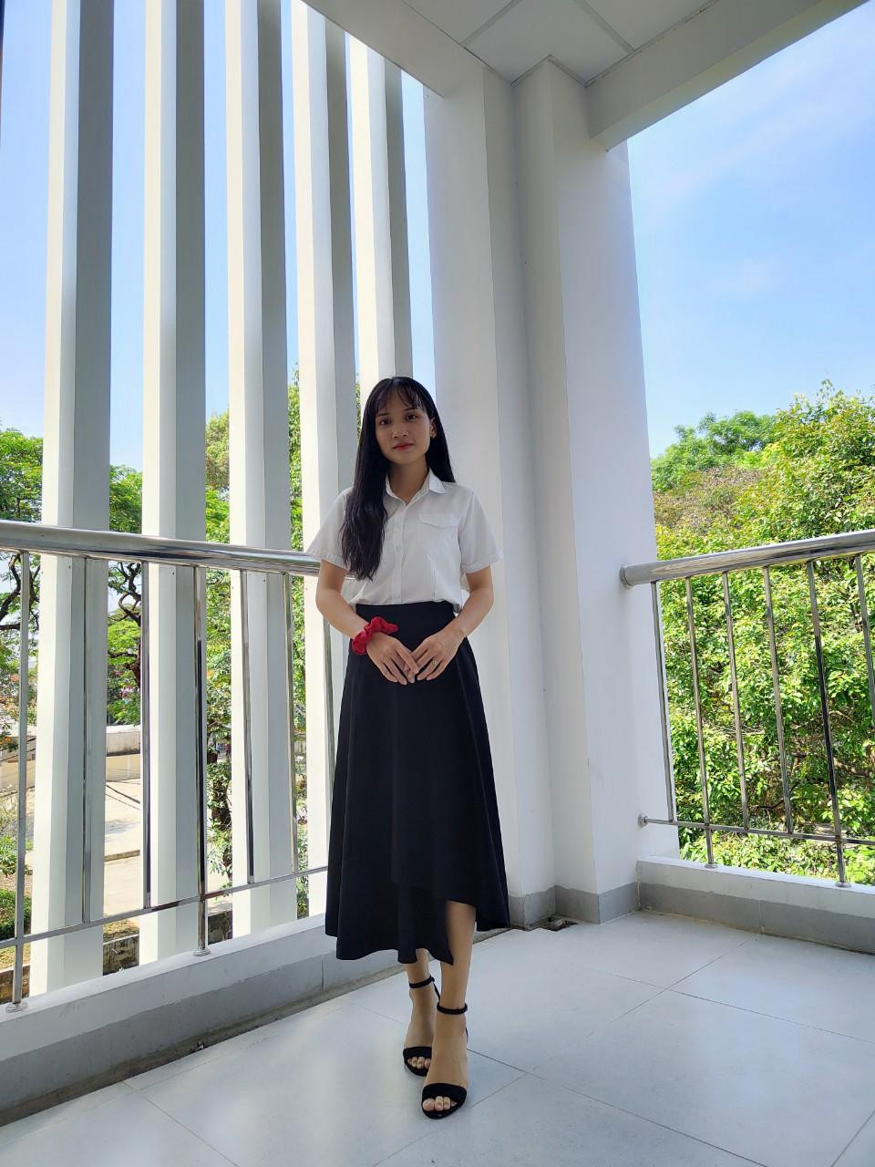 Bằng sự nỗ lực không ngừng nghỉ trong học tập, Cẩm Tú đã giành được các suất học bổng. Bằng sự nỗ lực không ngừng nghỉ trong học tập, Cẩm Tú đã giành được các suất học bổng.