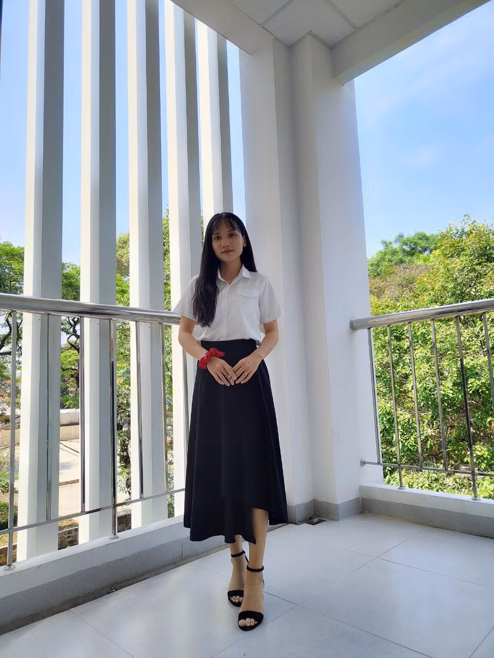 Bằng sự nỗ lực không ngừng nghỉ trong học tập, Cẩm Tú đã giành được các suất học bổng.