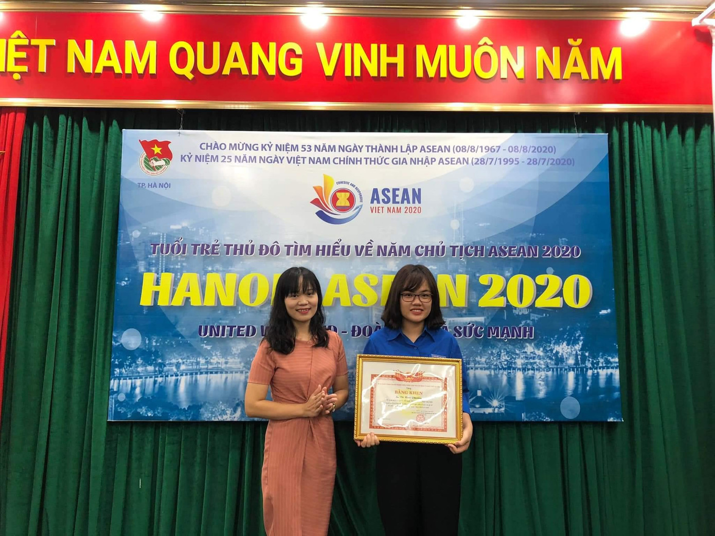 Hoài Phương nhận Bằng khen từ Thành đoàn Hà Nội khi đạt Giải Nhất, Tuần 6 cuộc thi Tìm hiểu về năm chủ tịch ASEAN 2020. Hoài Phương nhận Bằng khen từ Thành đoàn Hà Nội khi đạt Giải Nhất, Tuần 6 cuộc thi Tìm hiểu về năm chủ tịch ASEAN 2020.