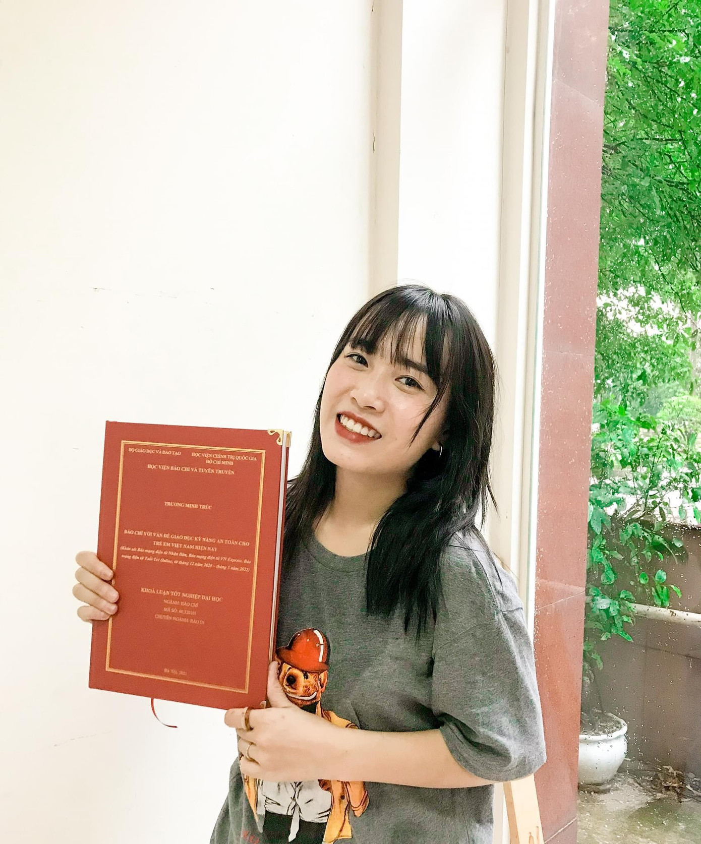 Với Trúc, sống là để san sẻ tình yêu thương đến với tất cả mọi người xung quanh, lúc đó cuộc sống sẽ trở nên vui vẻ và ý nghĩa hơn.