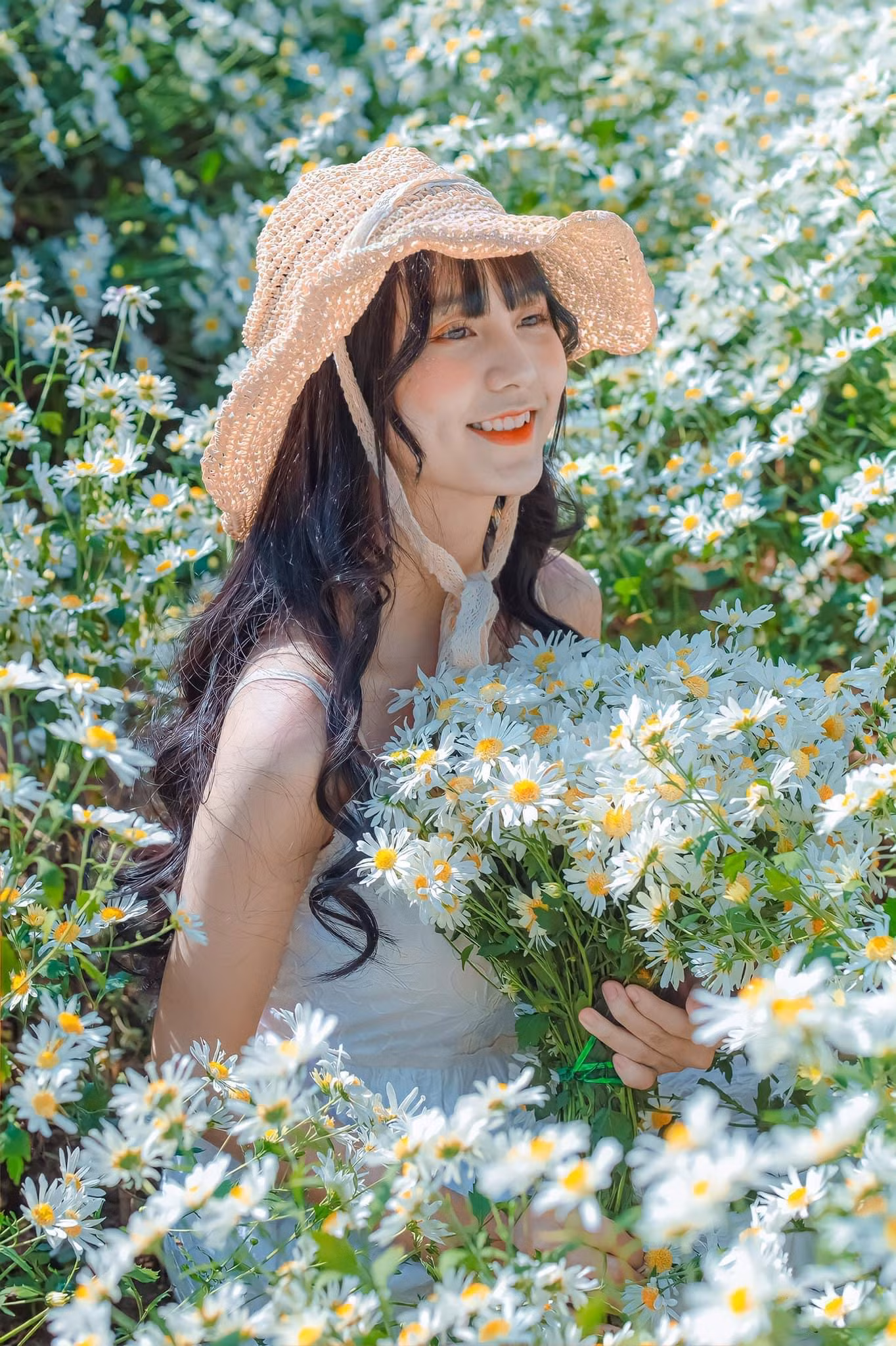 Nguyễn Thị Thu Hương (sinh năm 2002) đang là sinh viên trường Đại học Công nghệ Đông Á và Học viện Múa Việt Nam.