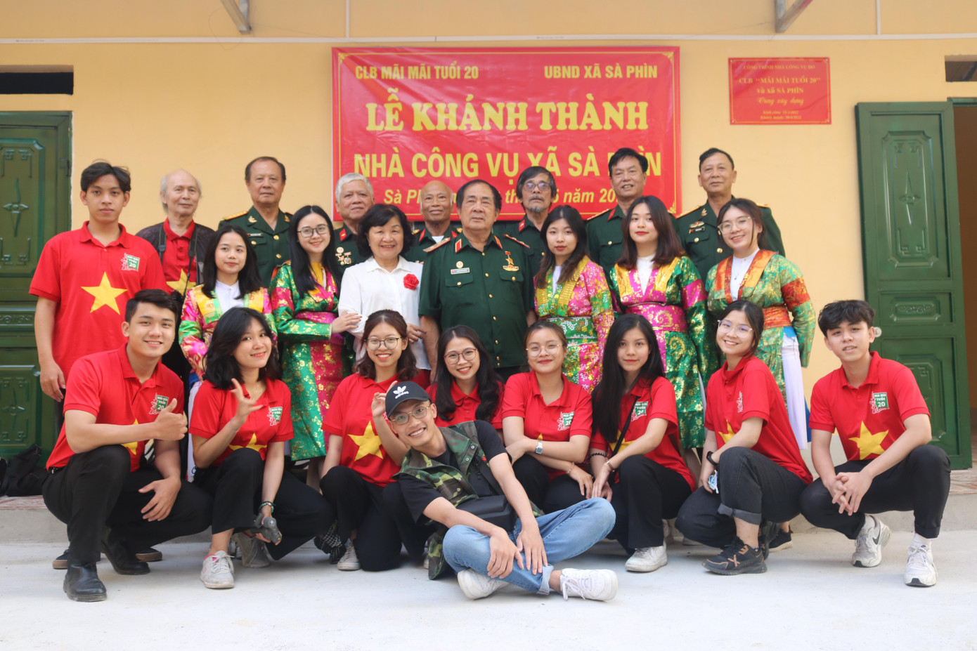 Chuyến đi đầu tiên của Thương Huyền với CLB tại xã Sà Phìn, huyện Đồng Văn, tỉnh Hà Giang. Chuyến đi đầu tiên của Thương Huyền với CLB tại xã Sà Phìn, huyện Đồng Văn, tỉnh Hà Giang.