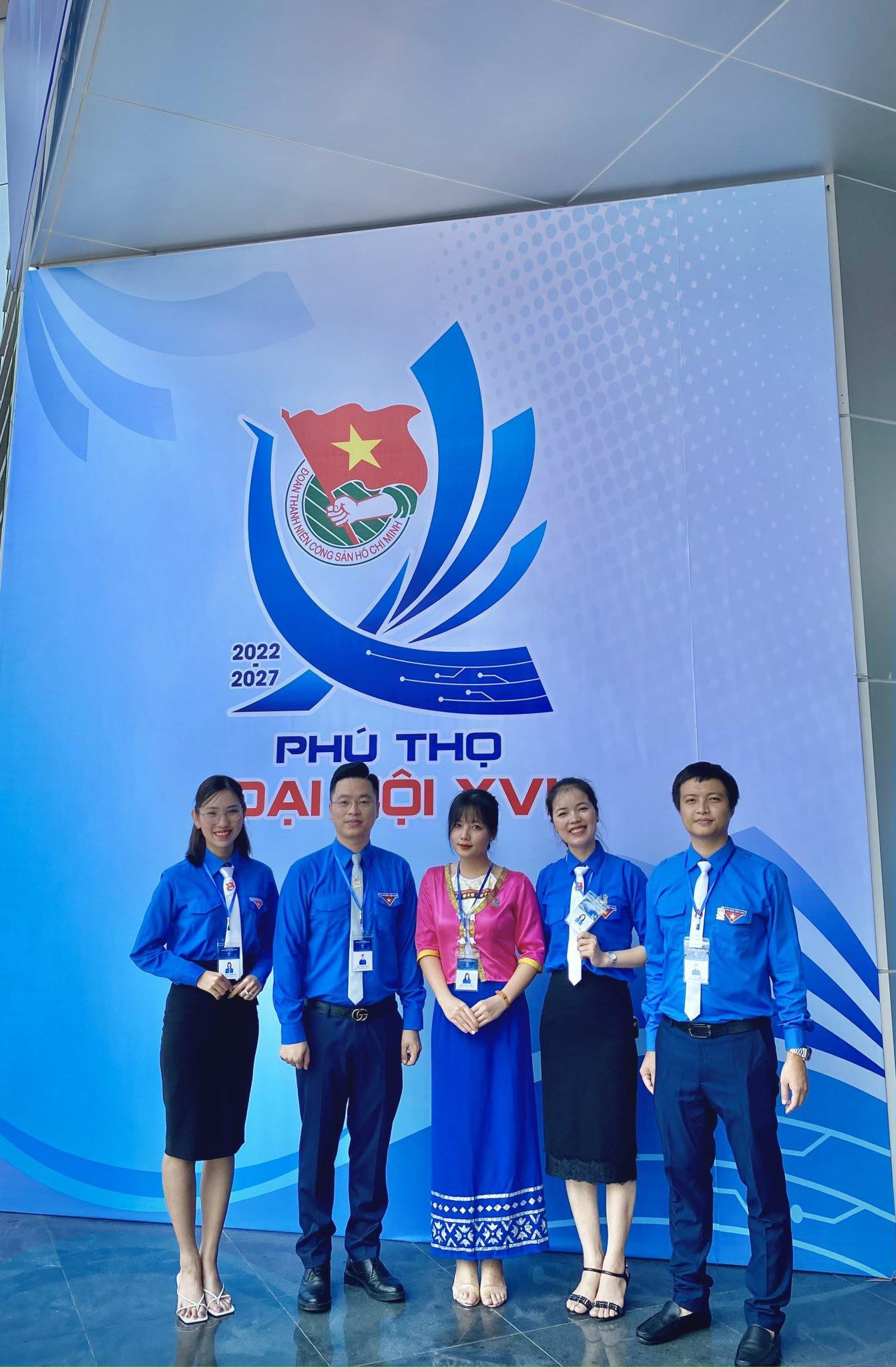 Dấu ấn lớn nhất của Khánh Ly (ngoài cùng bên trái) trong năm 2022 khi vinh dự được là đại biểu chính thức của Đại hội đại biểu Đoàn Thanh niên Cộng sản Hồ Chí Minh tỉnh Phú Thọ lần thứ 16 nhiệm kỳ 2022 – 2027.